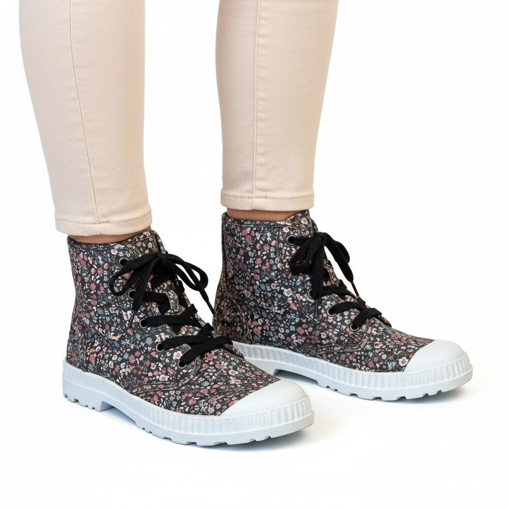 Womens Floral Canvas Lace-Up High-Top Sneakers Size 8 Medium‎ With Rubber Soles